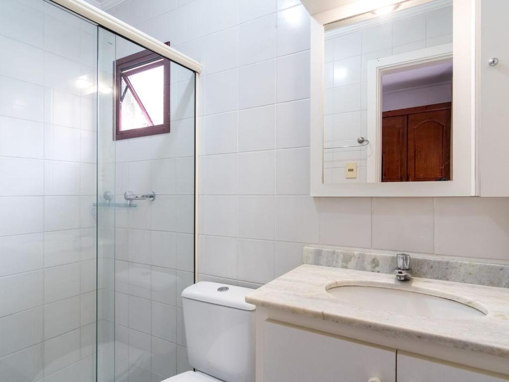 Apartamento Espacoso Com Ar Condicionado E Wi-Fi, A 100 Metros Da Praia - Edificio Estoril Ubatuba Ngoại thất bức ảnh
