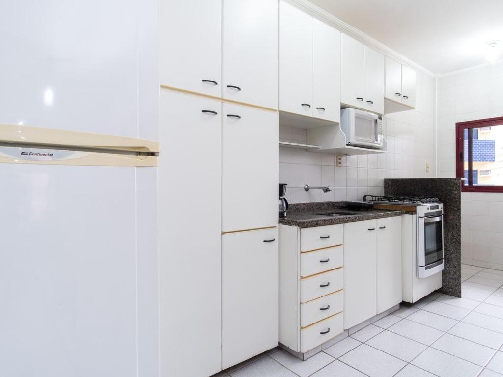 Apartamento Espacoso Com Ar Condicionado E Wi-Fi, A 100 Metros Da Praia - Edificio Estoril Ubatuba Ngoại thất bức ảnh