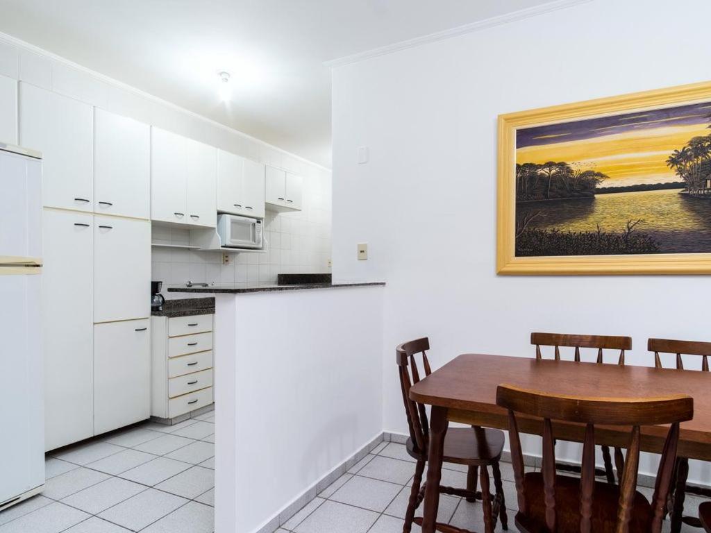 Apartamento Espacoso Com Ar Condicionado E Wi-Fi, A 100 Metros Da Praia - Edificio Estoril Ubatuba Ngoại thất bức ảnh